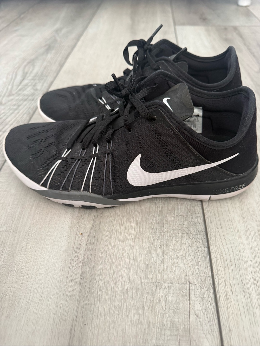 Nike Women9s Black and White Training Sneakers